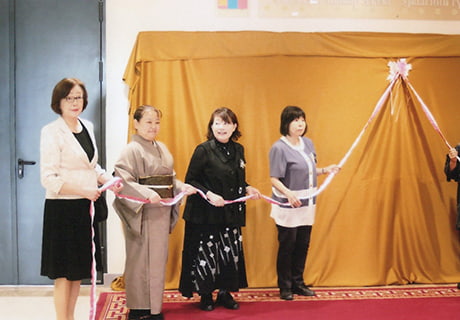 美陶　芸術の懸け橋展 除幕式のテープカット